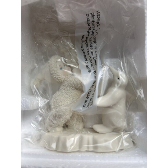Snowbabies Dept 56 "I Have Lots To Give" Penguin 56-05975 - Retired 2005 - Picture 1 of 5